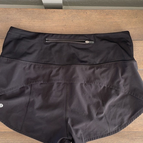 Worn 1x Lululemon size 8 Black 2.5” Speed Up LR worn 1x - Picture 3 of 7